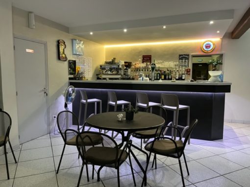 salle pdj parking hotel A75 Lozère Aveyron