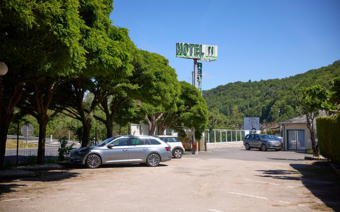 parking hotel A75 Lozère Aveyron